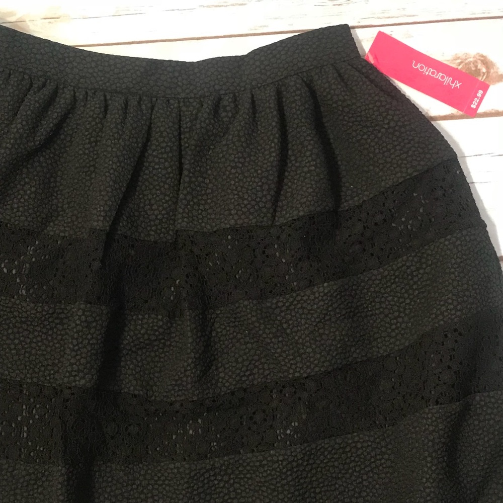 NWT Xhilaration Skirt Size medium - Picture 2 of 3